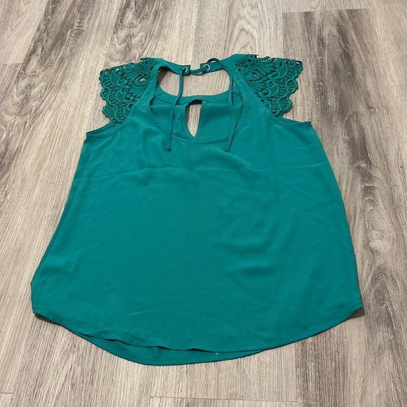 Express Tie Back Shirt - Picture 2 of 2